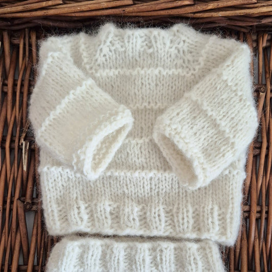 Gorgeous Handknit newborn baby chunky sweater and pants set. Made in size newborn- which is perfect for a baby under 20 days old, as a photography prop, or hospital coming home outfit.