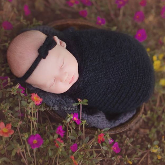black knitted newborn stretch wrap for newborn photography