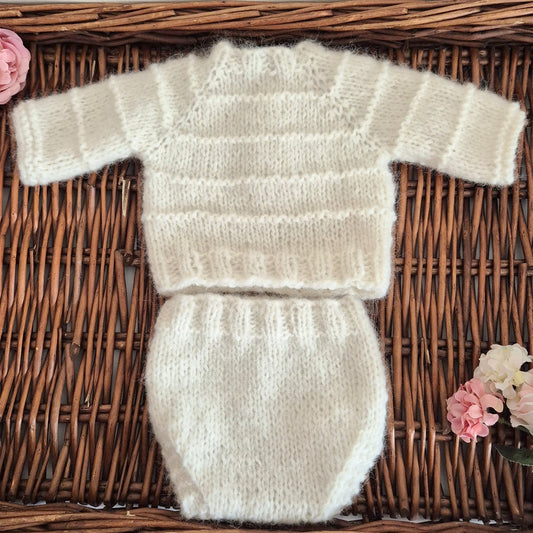 Gorgeous Handknit newborn baby chunky sweater and pants set. Made in size newborn- which is perfect for a baby under 20 days old, as a photography prop, or hospital coming home outfit.
