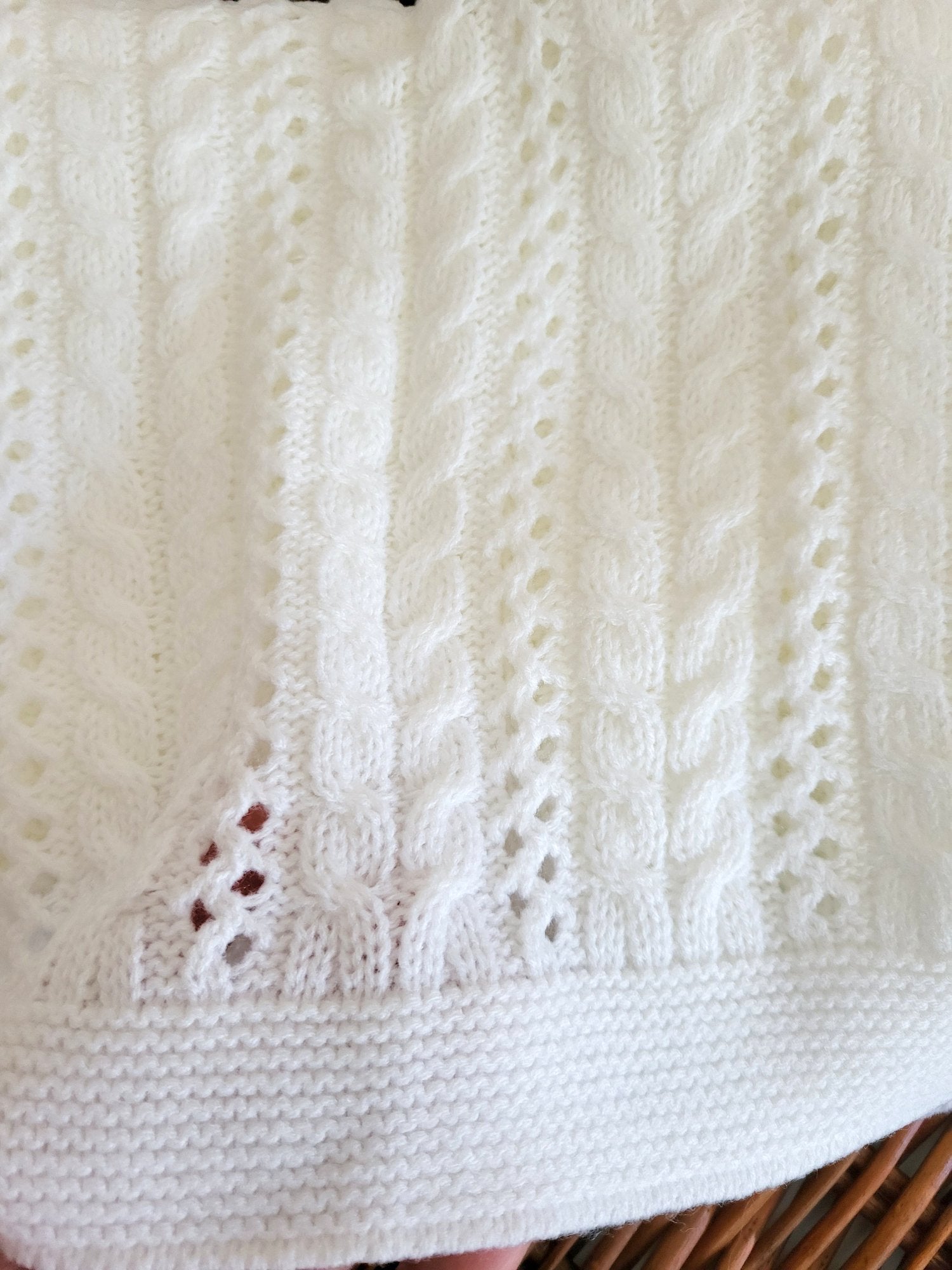 white knitted baby blanket
