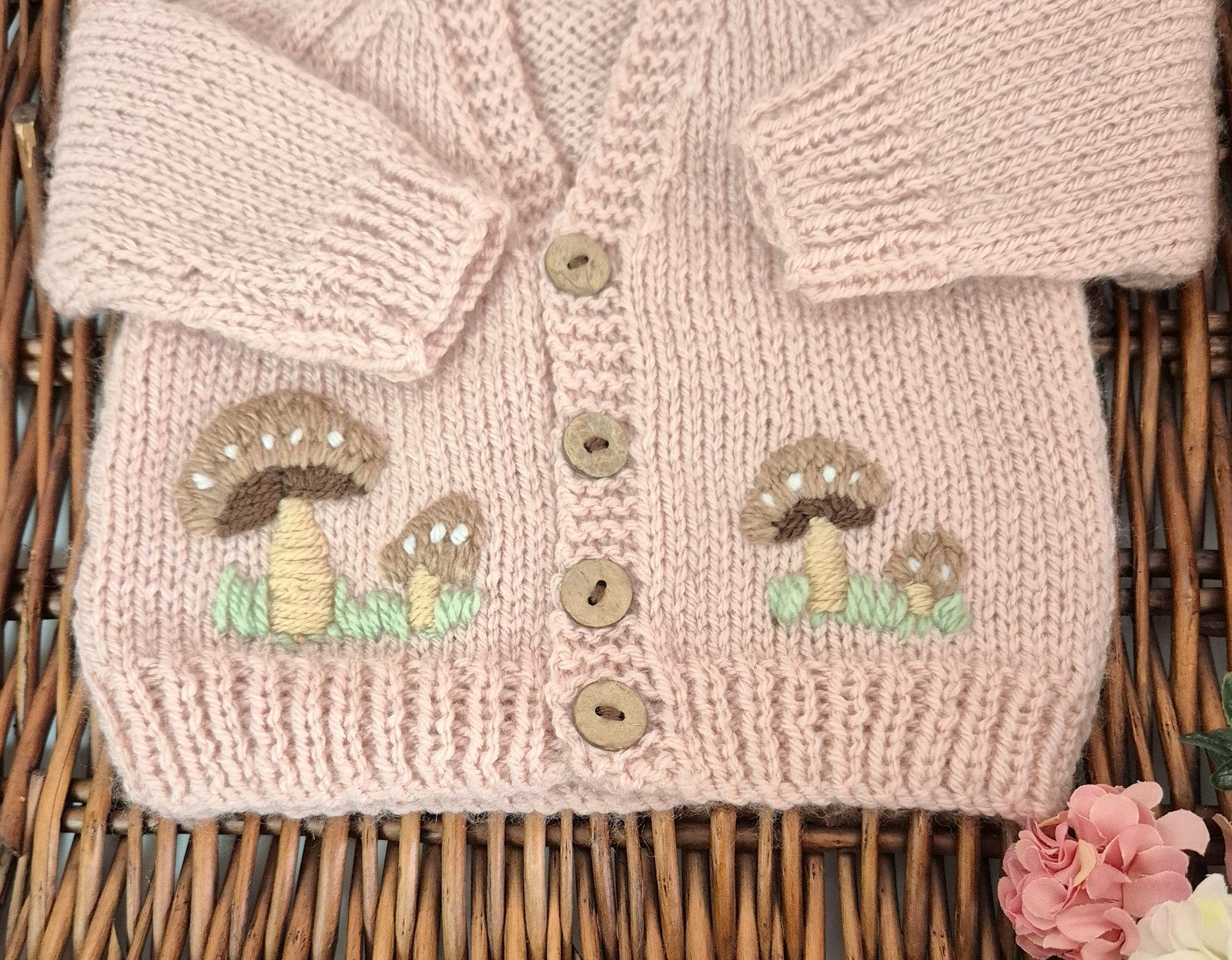 Salmon Pink hand knit baby cardigan with embroidered brown button mushrooms. Jumper, 0-3 months Sweater.
A gorgeous hand knit baby cardigan to fit a baby of 0-3 months This little jumper has coconut shell buttons with adorable embroidery on the front.