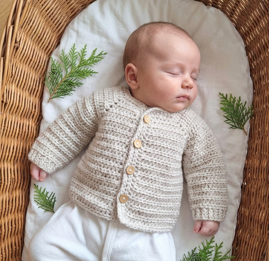 Handmade crochet cardigan for your new baby.
A simple, classic style sweater, that every baby needs in their wardrobe, and is a lovely baby shower gift. The little sweater comes in a white organza bag, all ready for you to gift to the new mum.