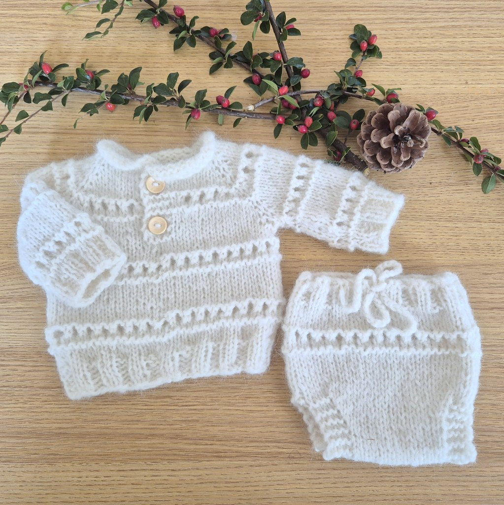 Newborn Chunky Cream Baby Jumper and Pants Set ( Ready to send) Coming home outfit, newborn photo prop