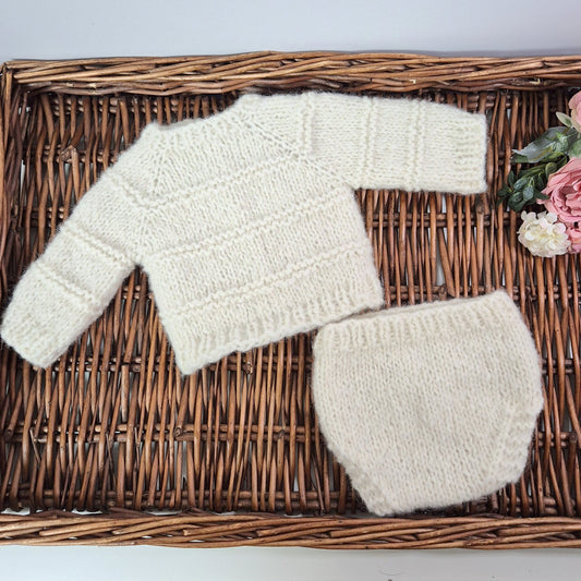 Gorgeous Handknit newborn baby chunky sweater and pants set. Made in size newborn- which is perfect for a baby under 20 days old, as a photography prop, or hospital coming home outfit.