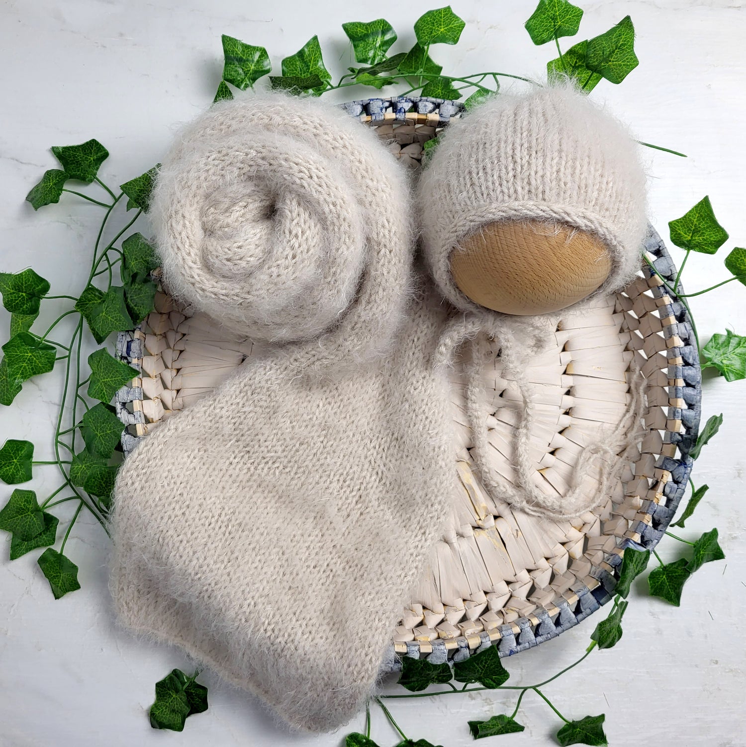 long knitted stretch wrap and bonnet set in fluffy beige, for newborn photo shoots
